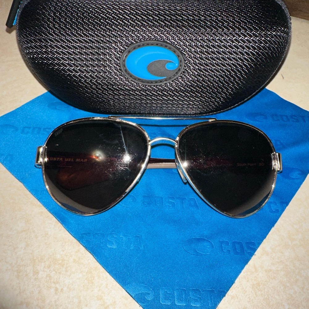 Costa Del Mar South Point sunglasses *BROKEN*